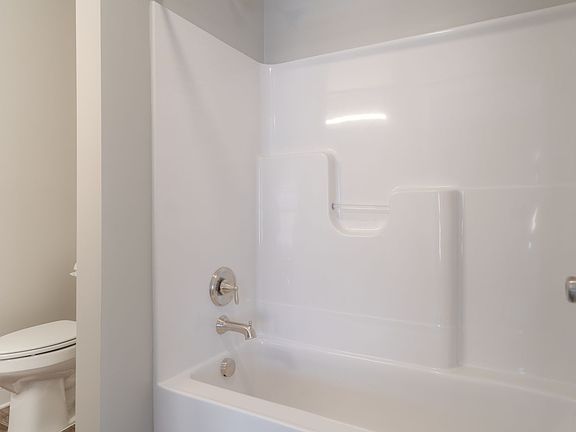 5th image of 107 E Main St #3B-3Ba