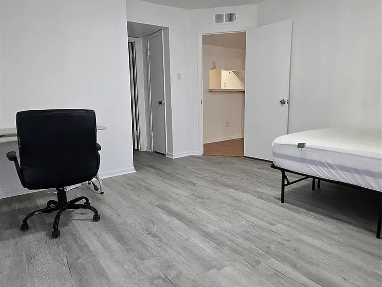 8427 Hearth Dr #4 — Photo 5