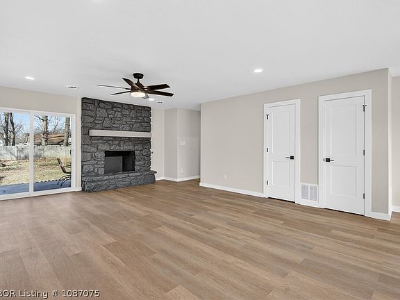 4th image of 3301 Londonderry Rd