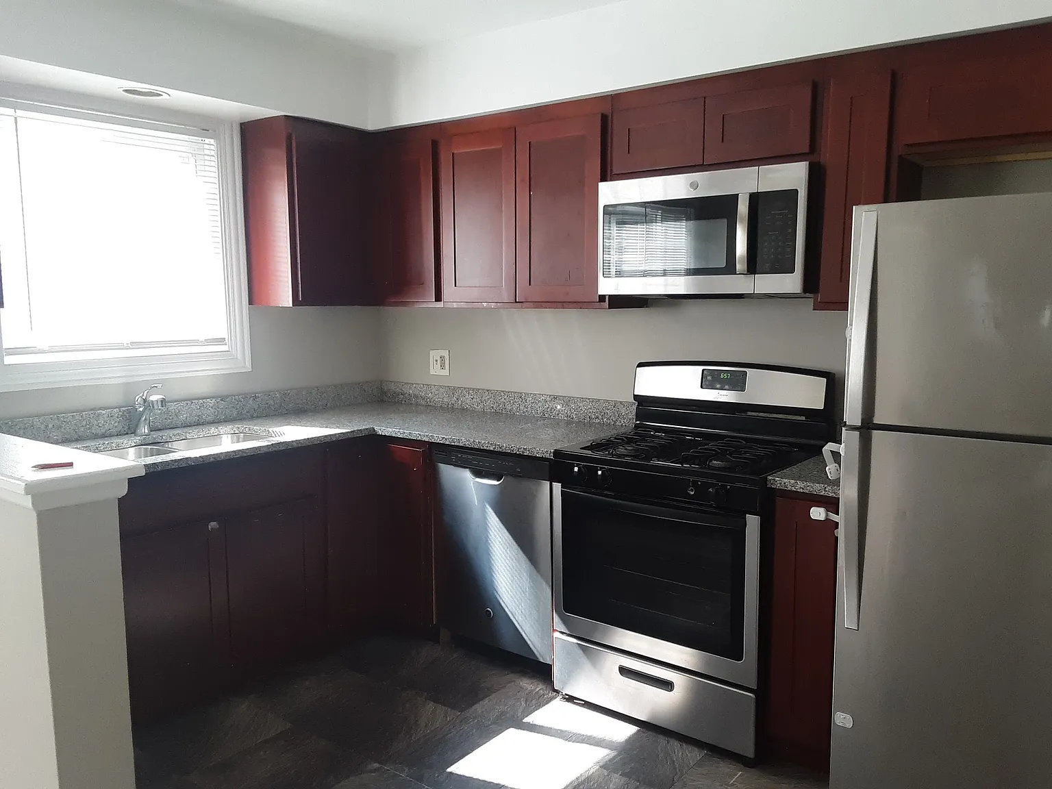 741 Mulford St — Photo 2