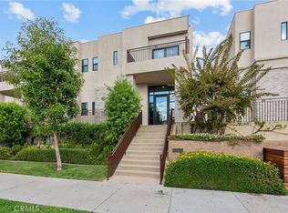 18703 Redwing St, Tarzana, CA 91356