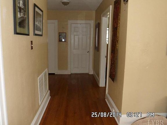 3rd image of 121 Beechwood Dr