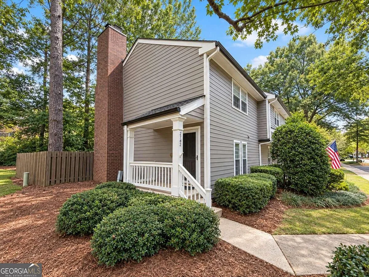 2 bed, 2.5 bath, $2,200 — Photo 1