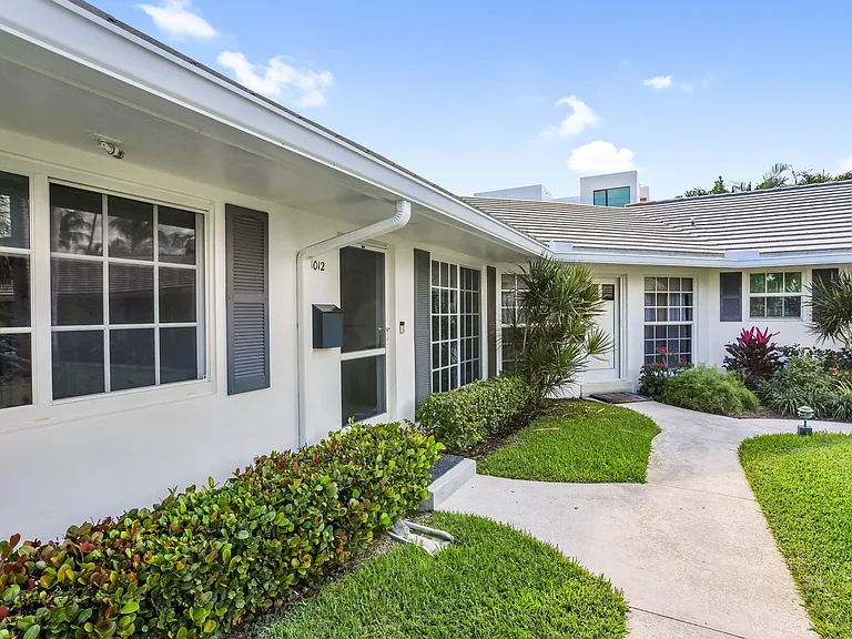 1012 Langer Way — Photo 3