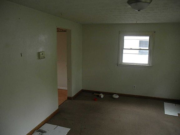 3rd image of 1105 Euclid Ave