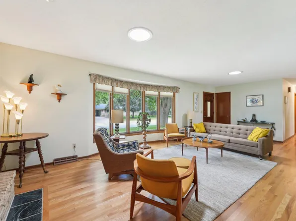 3417 Canterbury Dr, Bloomington, MN 55431