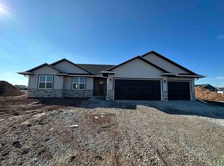 2468 Tipperary Trl, De Pere, WI 54115