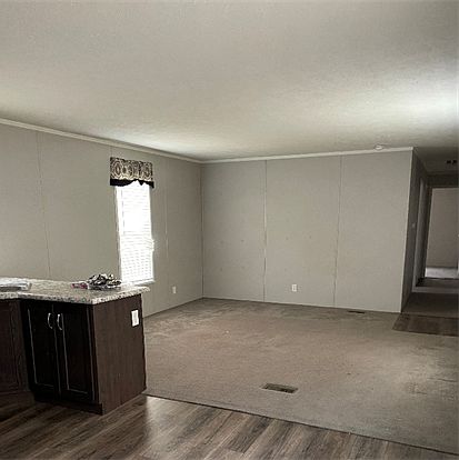 3rd image of 428 Allan St NE