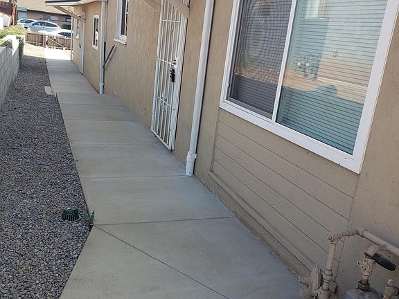 5th image of 1152 E Grand Ave