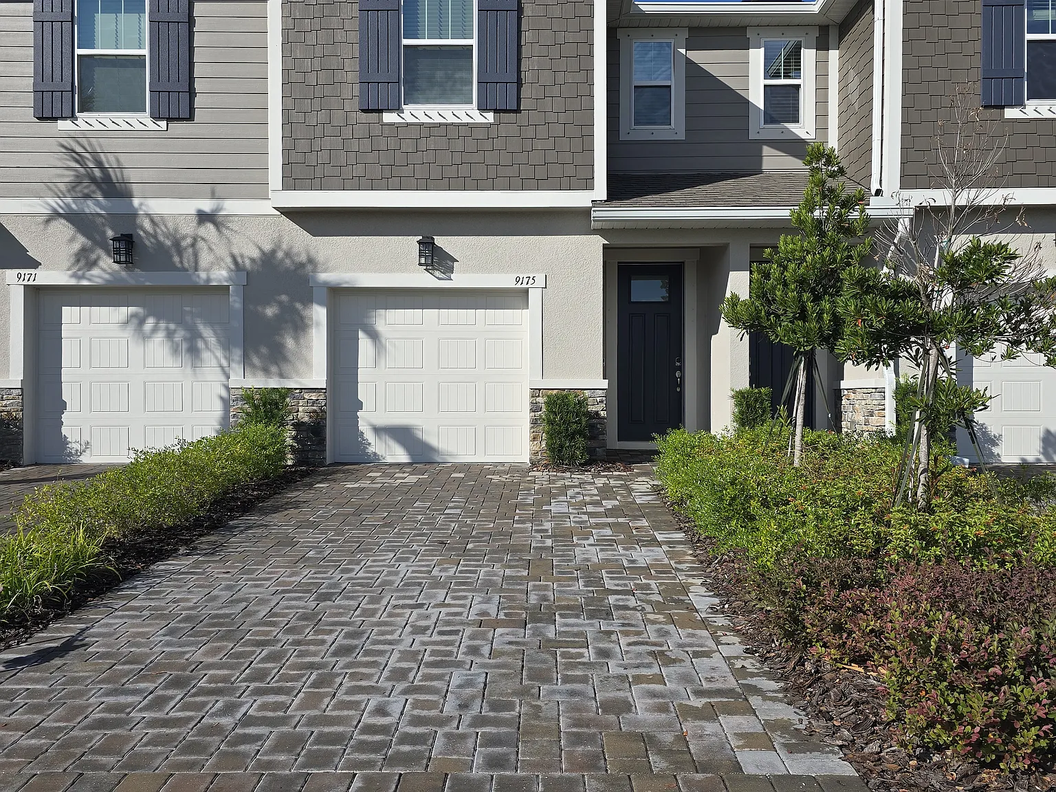 3 bed, 2.5 bath, 1691 sqft, $2,395 — Photo 2