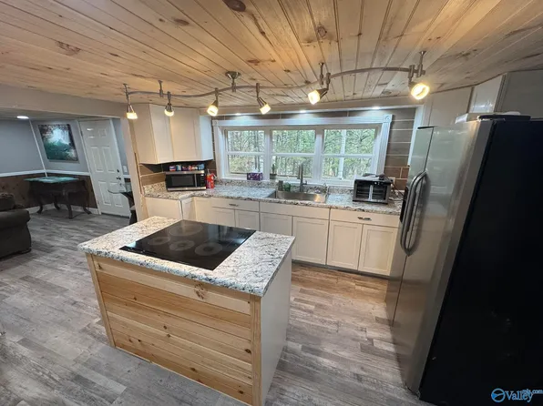 3180 Shady Grove Rd, Boaz, AL 35956