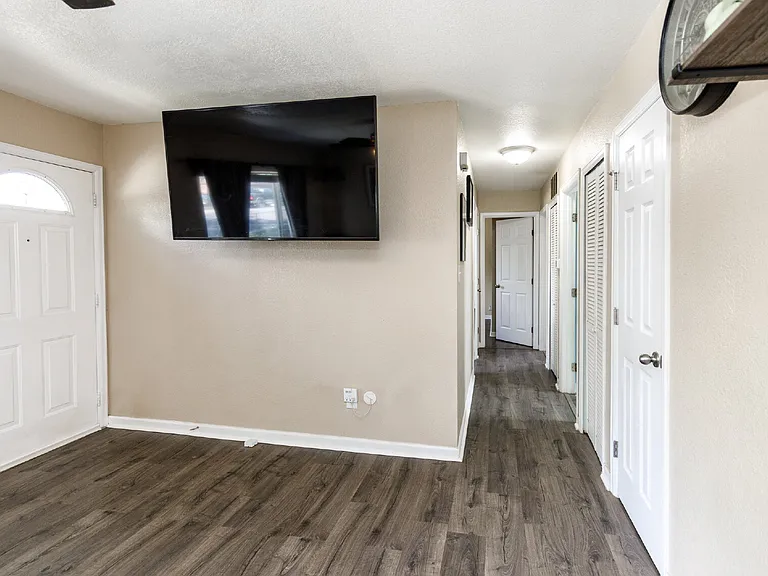 1703 Harrow Rd — Photo 8