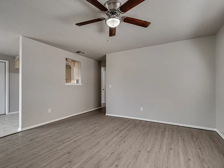 1525 McGregor Dr — Photo 4