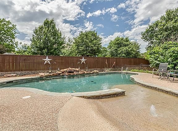 3rd image of 203 Stone Hollow Ct