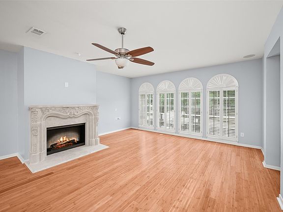 2nd image of 4431 Castle Court Pl