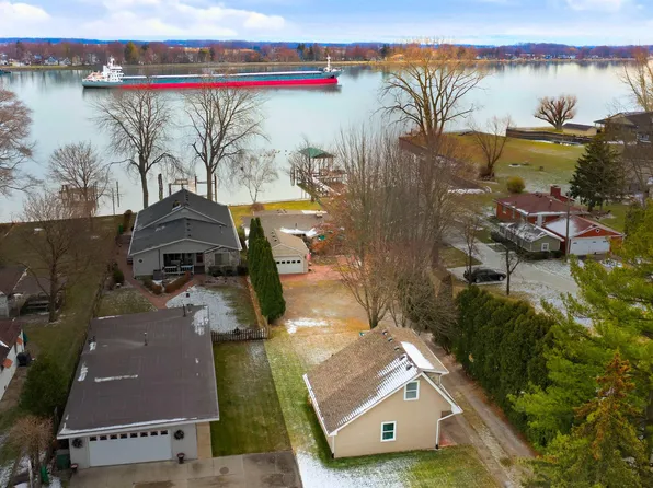 8401 River Rd, Marine City, MI 48039