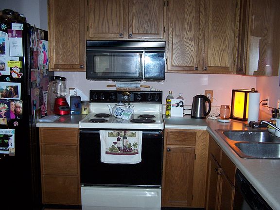 4th image of 33 Camberley Pl