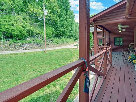 4th image of 440 Beaver Ridge Rd