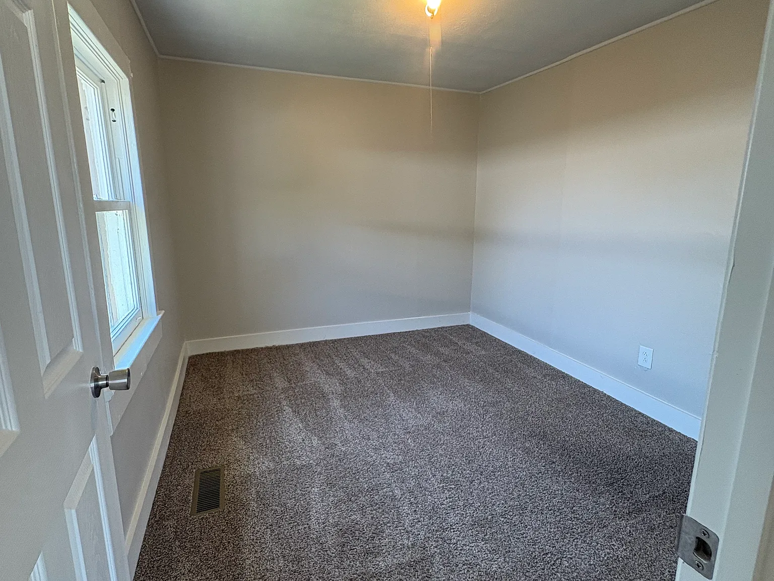3 bed, 900 sqft, $1,400 — Photo 3