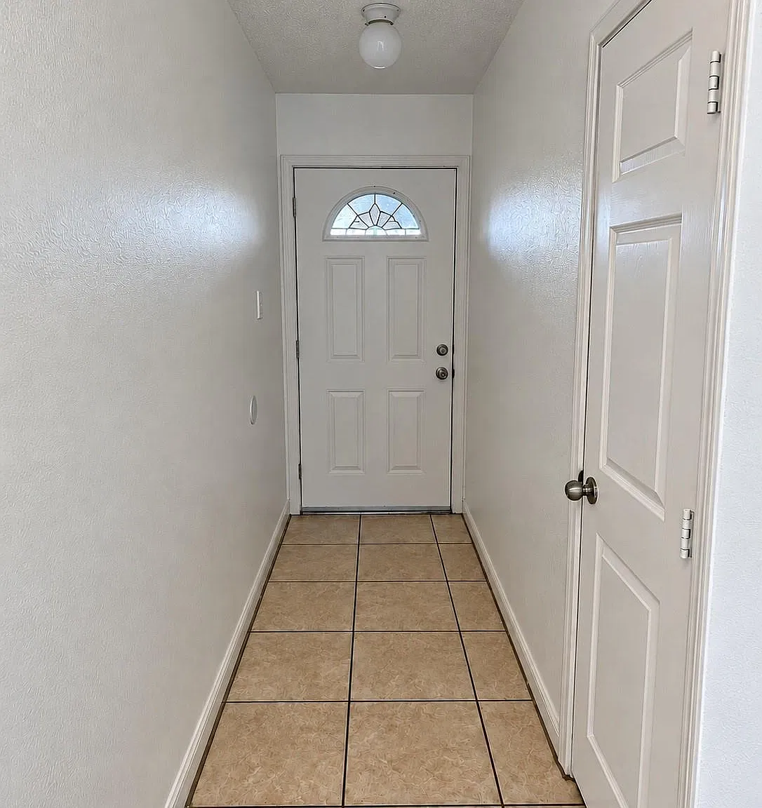 3 bed, 1.5 bath, 1369 sqft, $1,500 — Photo 2