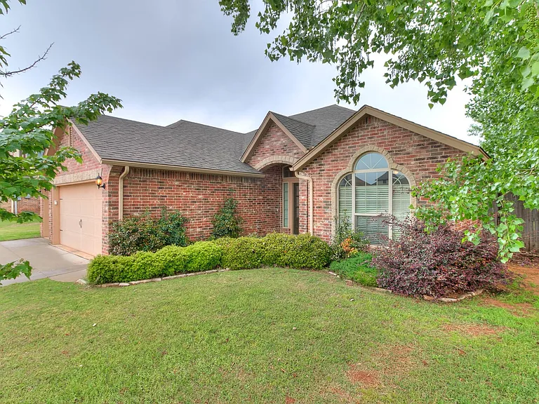 4909 Kelly Lakes Dr — Photo 1