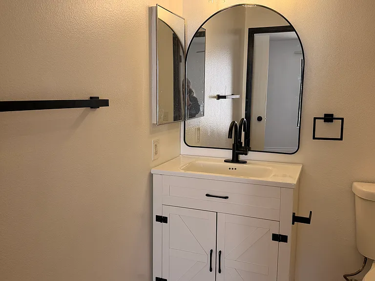 Salt & Vine Oceanside Apartments — Photo 28