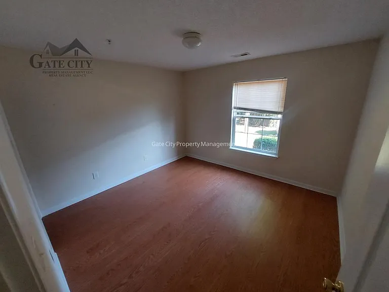 905 Hanahan Ct — Photo 11