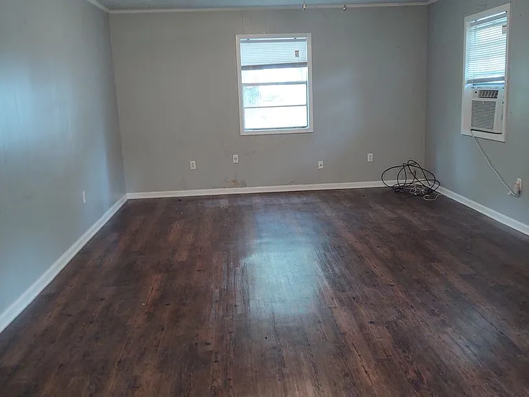 341 Jelks St — Photo 4