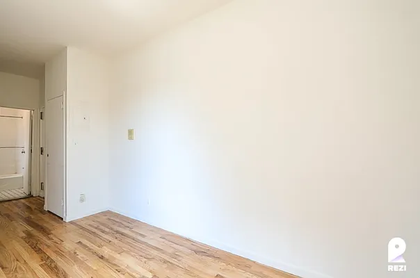 Rented by REZI | media 2