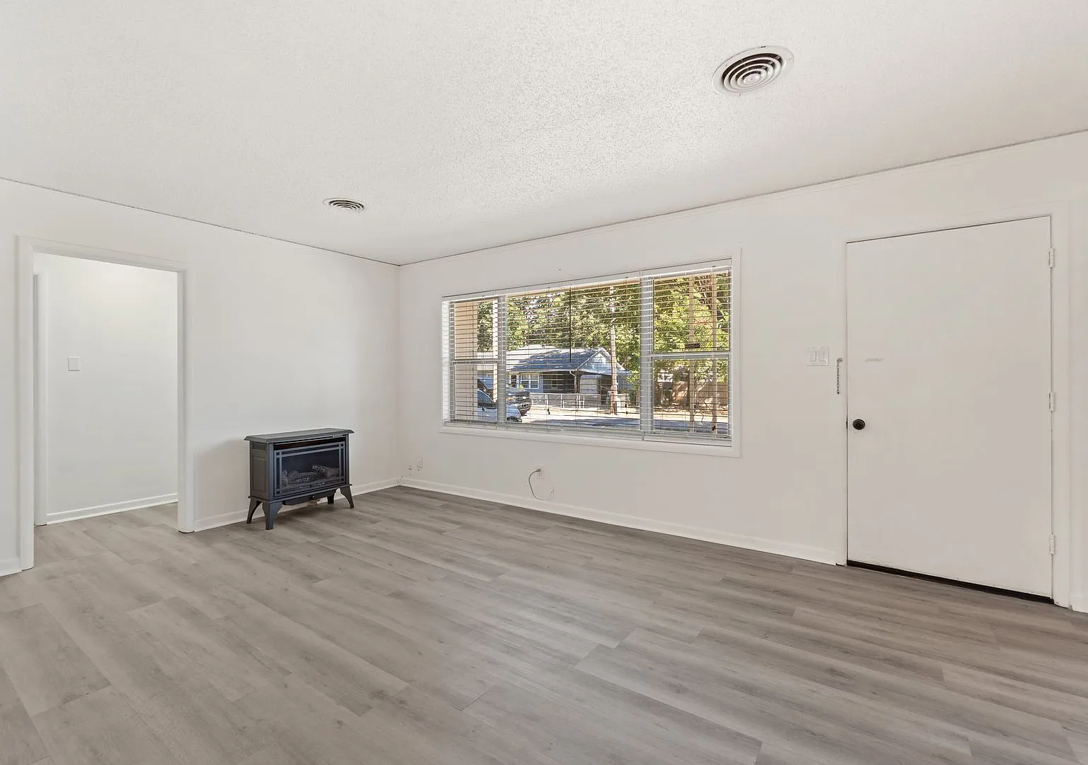 Fully Remodeled 2 Bed / 2 Bath Home in Fort Smith (1272 sqft) — Photo 4