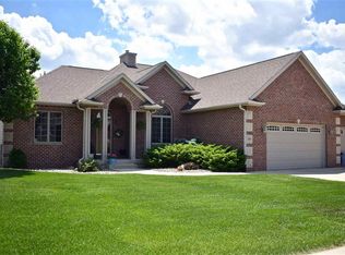3006 Stratford Ct, Cedar Falls, IA 50613