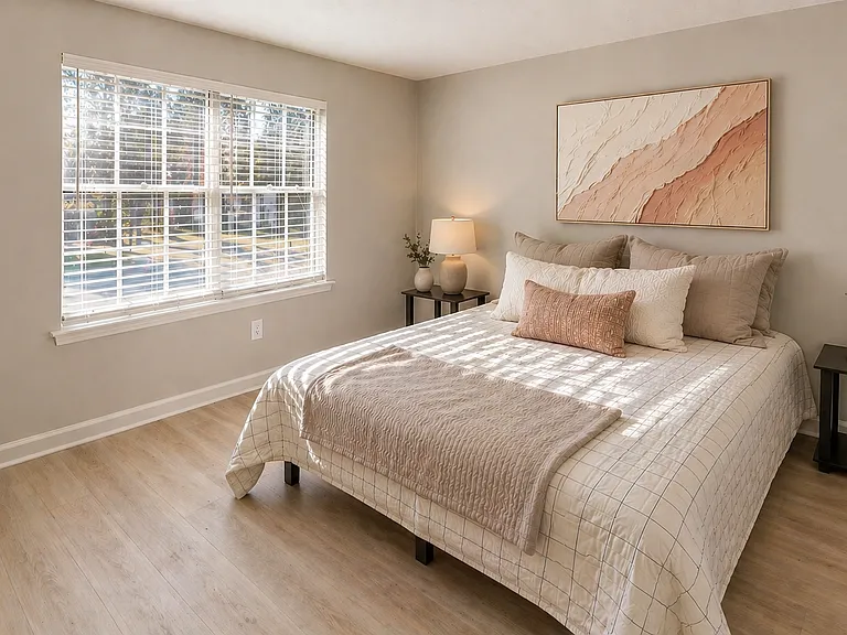 410 Lake Dylan Ct — Photo 2