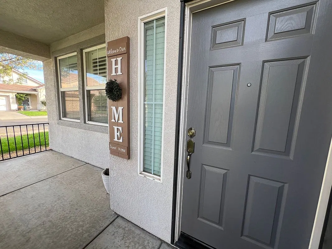 3 bed, 2.0 bath, 1811 sqft, $2,895 — Photo 4