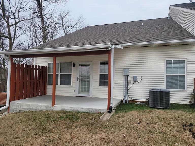 219 Wyndom Ct — Photo 10