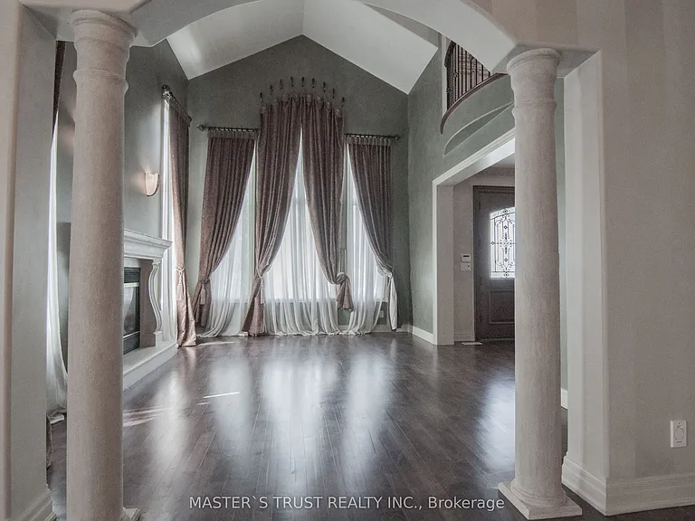 678 Saint Nicholas Ct — Photo 7
