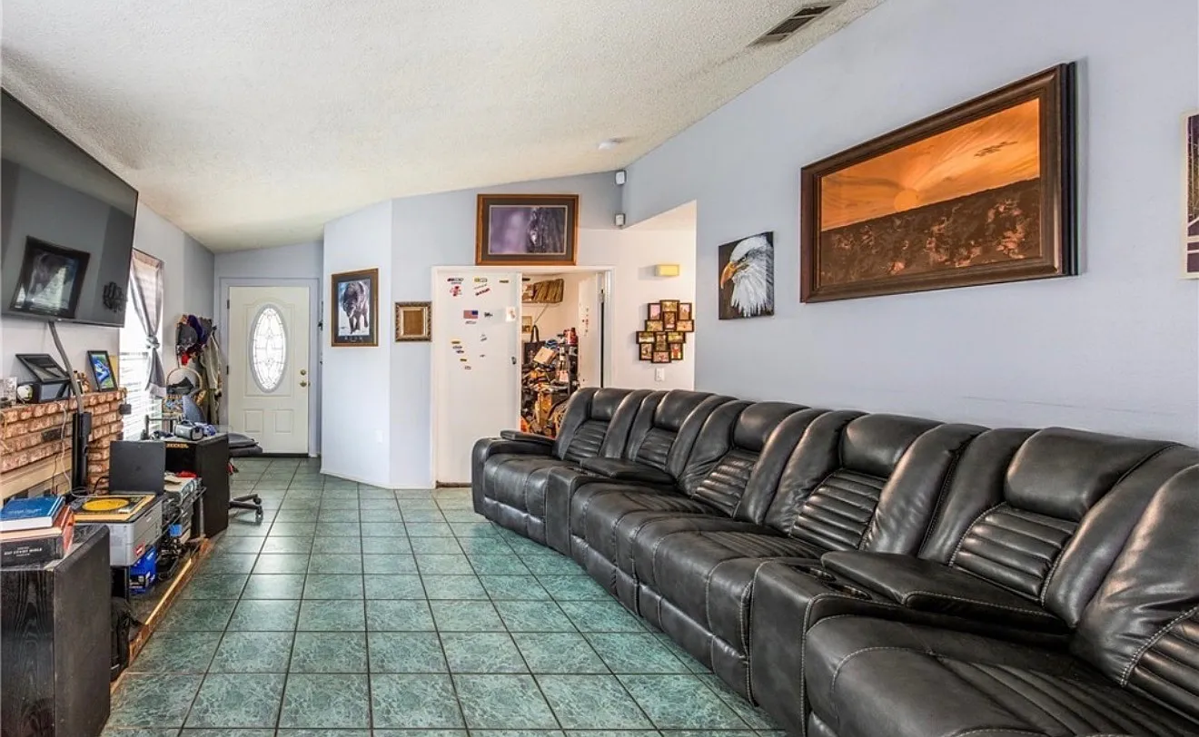 3 bed, 1122 sqft, $2,511 — Photo 3