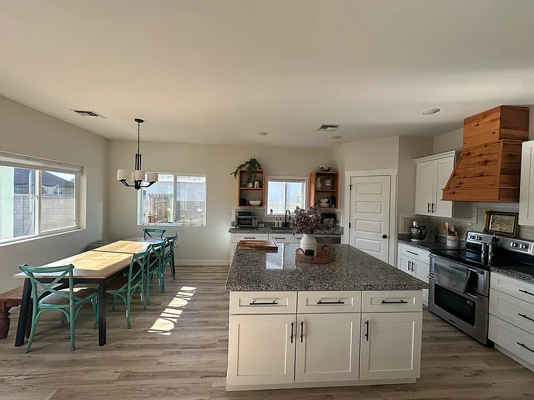 1492 N Porter Ln — Photo 8