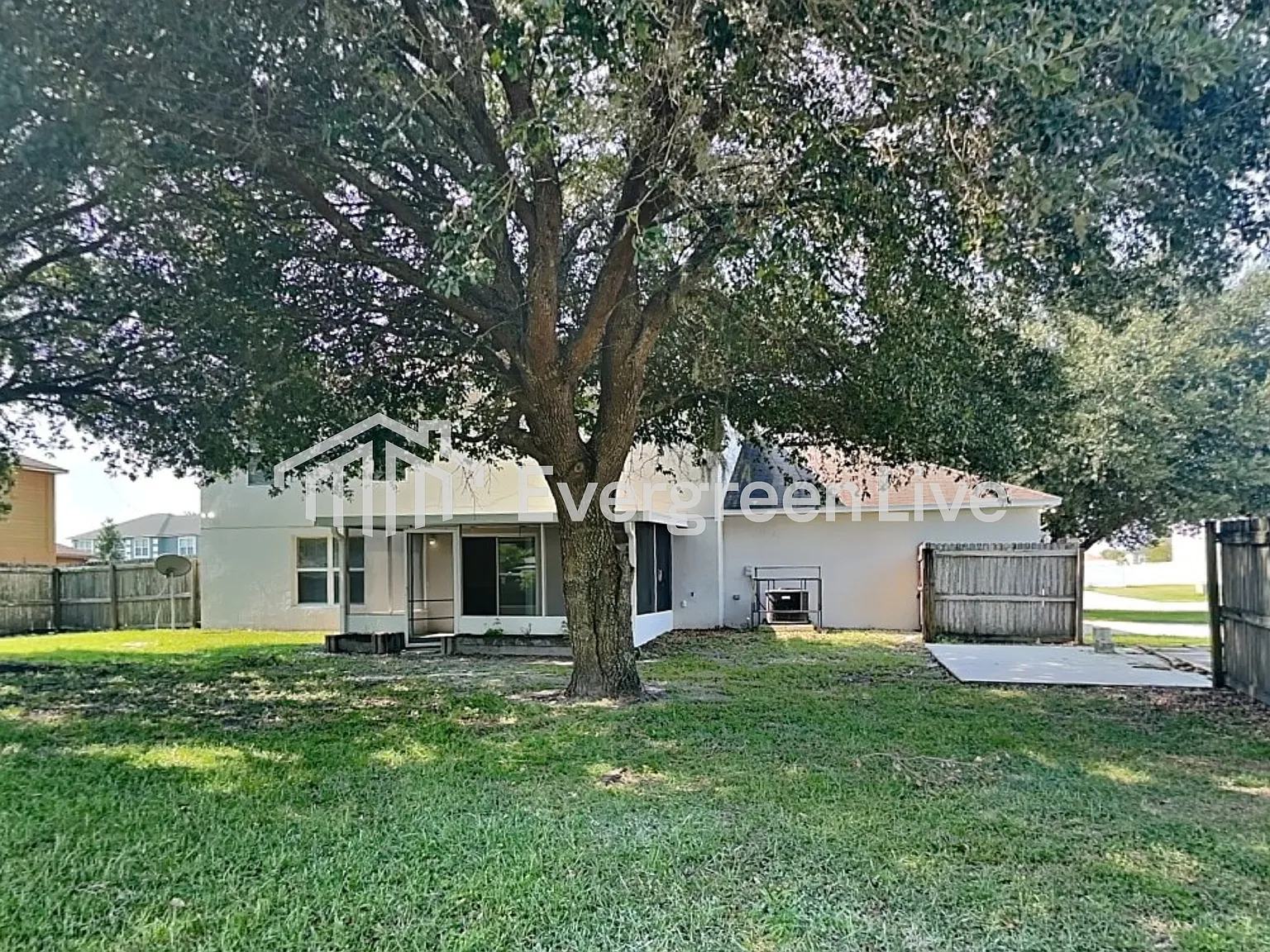 3 bed, 2.0 bath, 2395 sqft, $1,995 — Photo 4