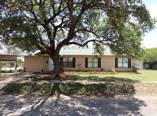 400 E 5th St, Brady, TX 76825