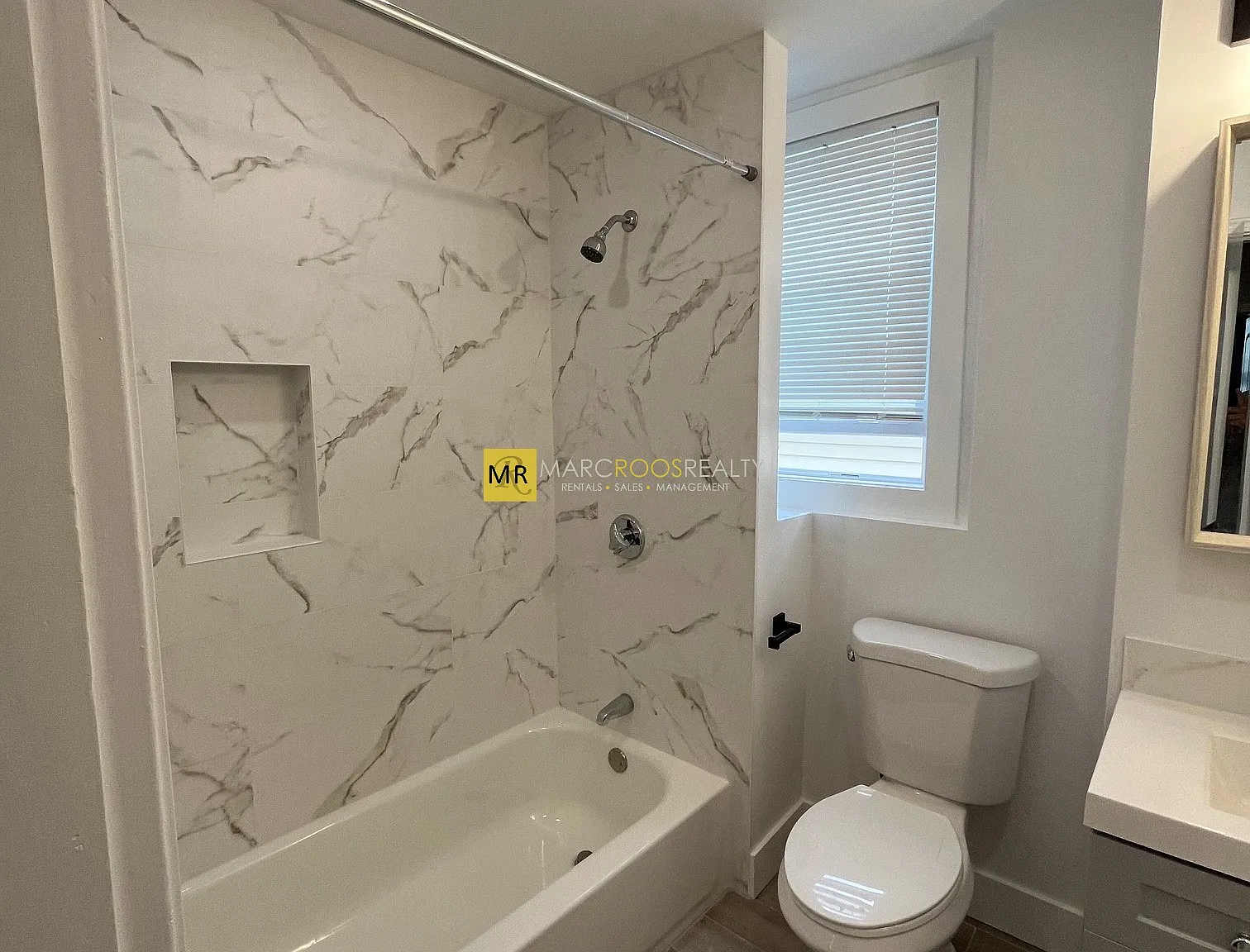 4 bed, 9999 sqft, $3,900 — Photo 3