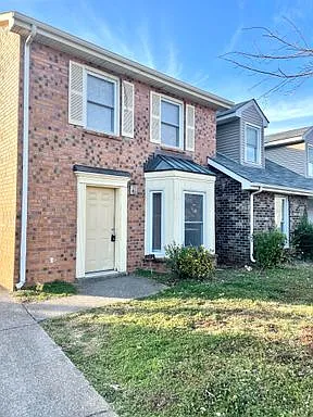 1821 Lexington Trce