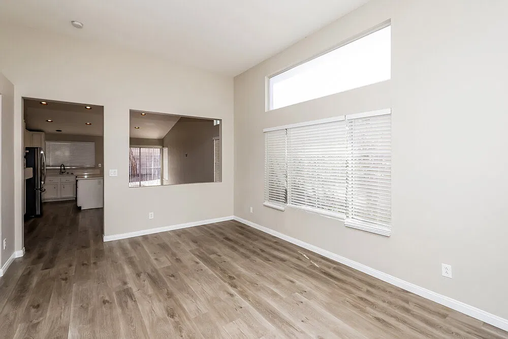 3 bed, 2.0 bath, 1293 sqft, $2,780 — Photo 4