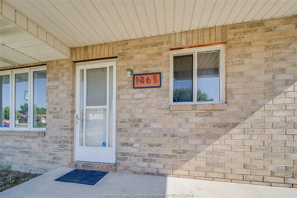 4 bed, $2,700 — Photo 3