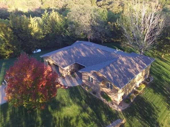 298 Nottingham Ln, Yankton, SD 57078