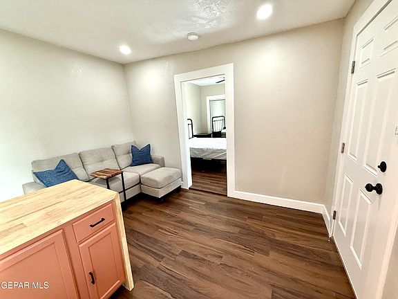 4th image of 2929 Grant Ave #B