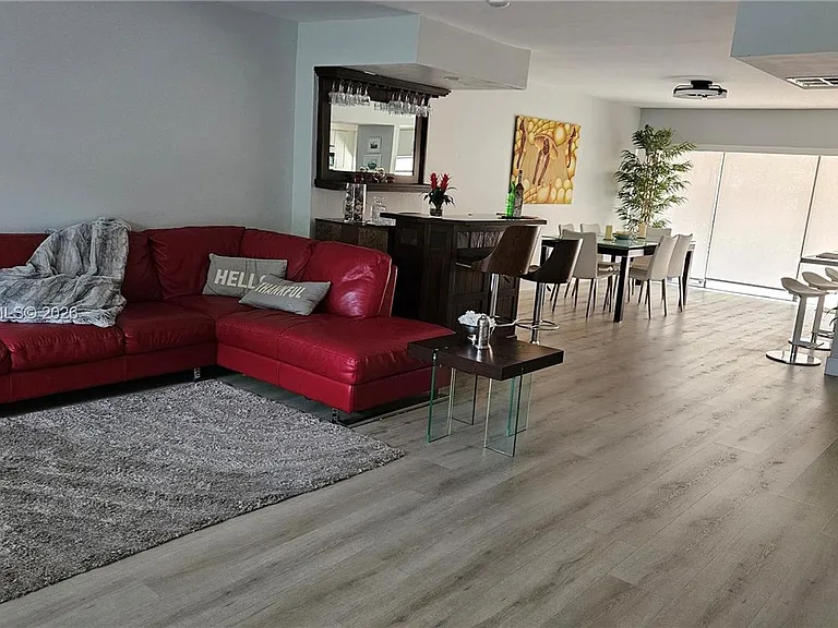 16446 NE 27th Pl #Townhouse 38 — Photo 3