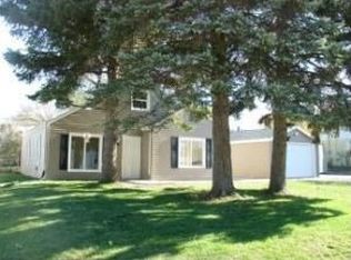 W272N2576 Apple Tree Ln, Pewaukee, WI 53072