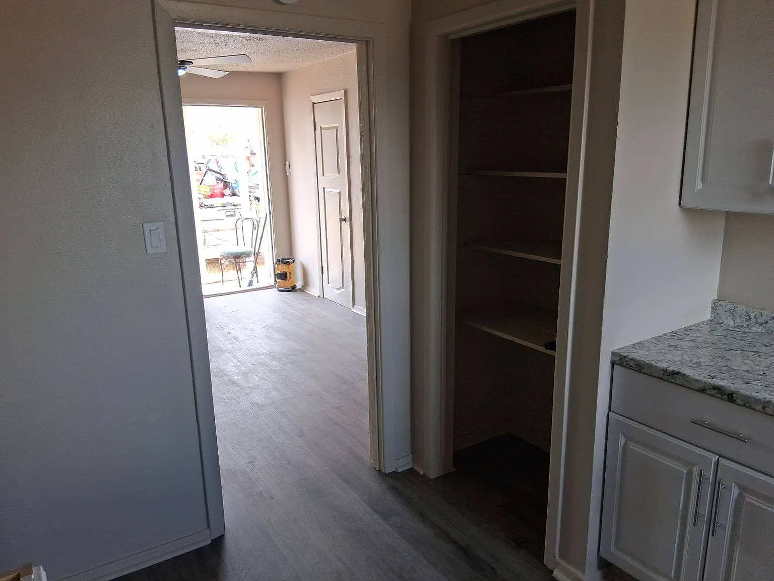 2 bed, 700 sqft, $875 — Photo 3