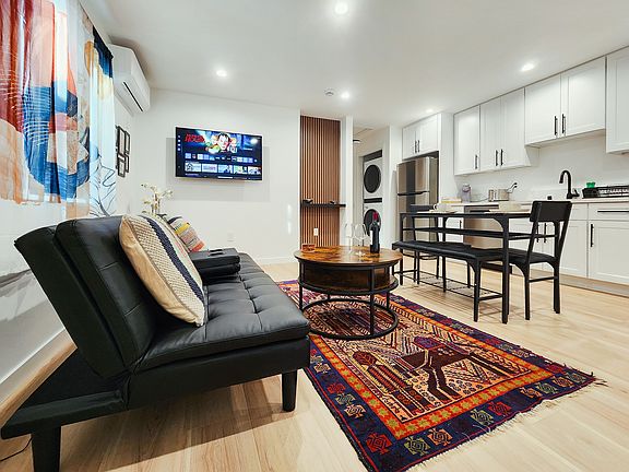 5th image of 22131 Bassett St