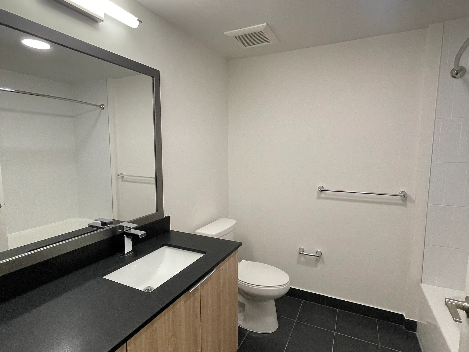 Studio, 480 sqft, $1,649 — Photo 4
